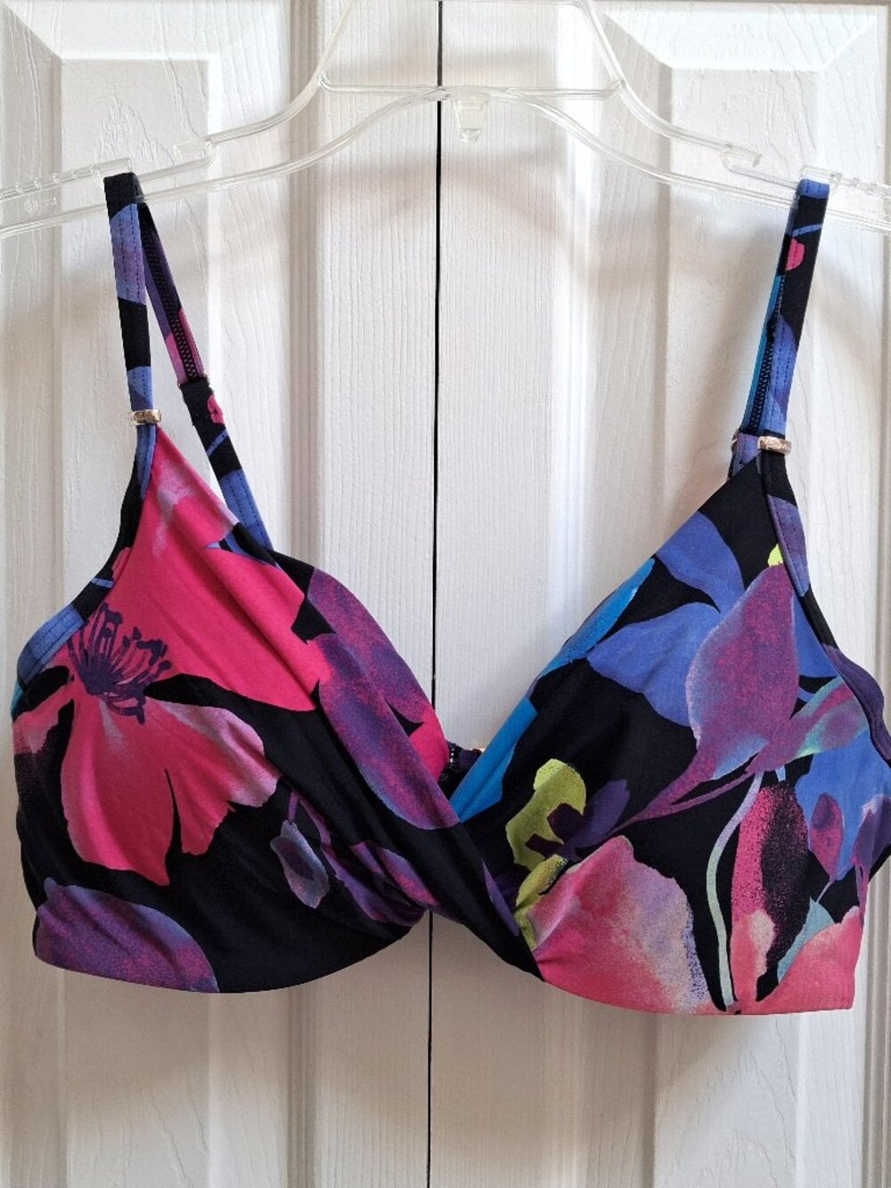 CALVIN KLEIN Women's Black/Pink Floral Twist Front Underwire Bikini Top sz L